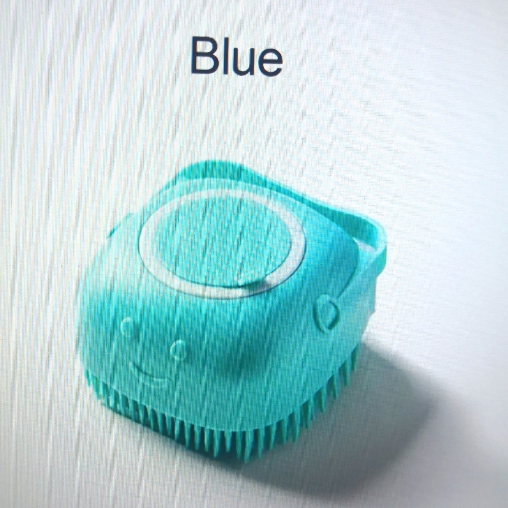 New 💕 Pets  love it!💕 Silicone Pet brush 🐕